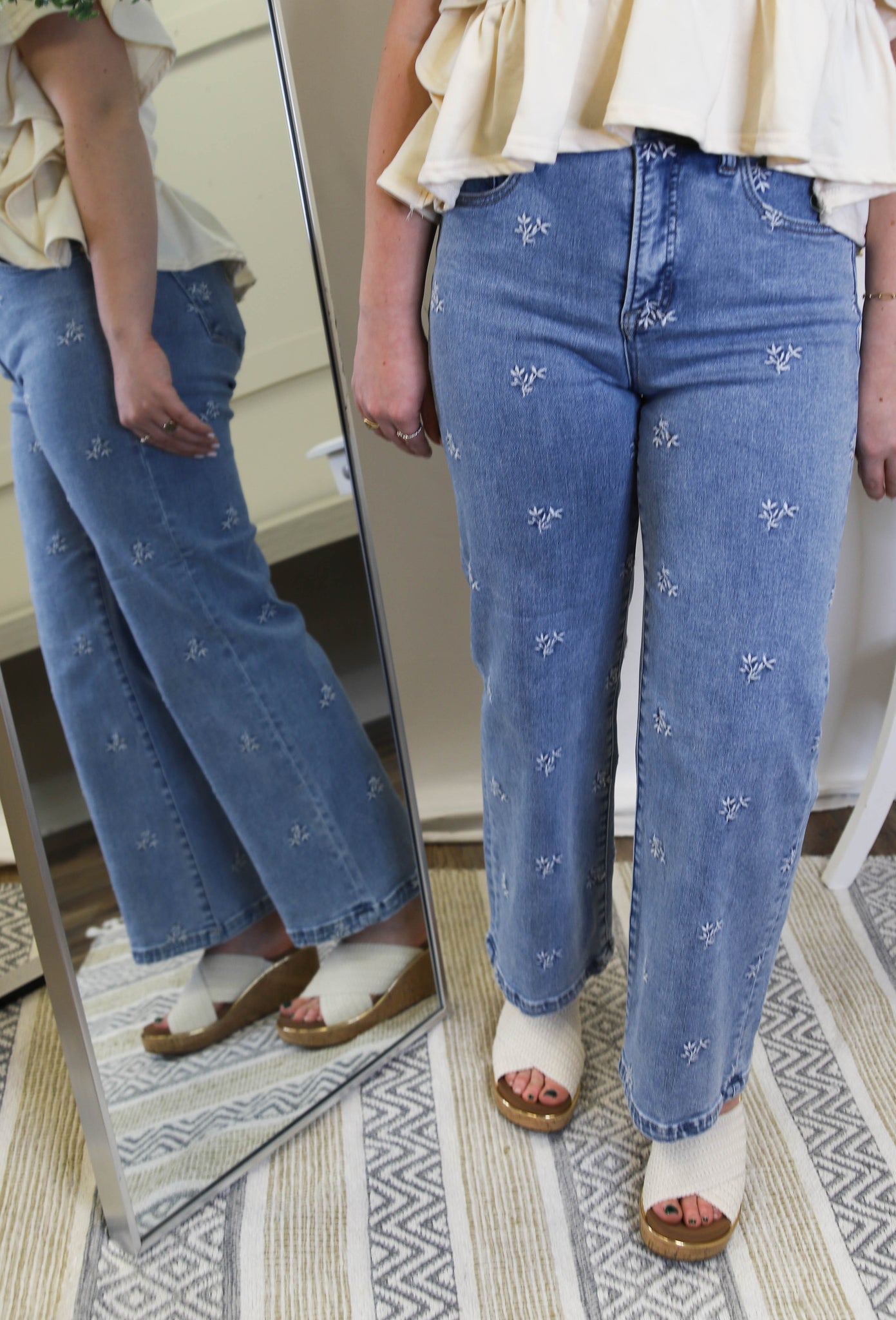 Risen HR Crop Embroidered Jean