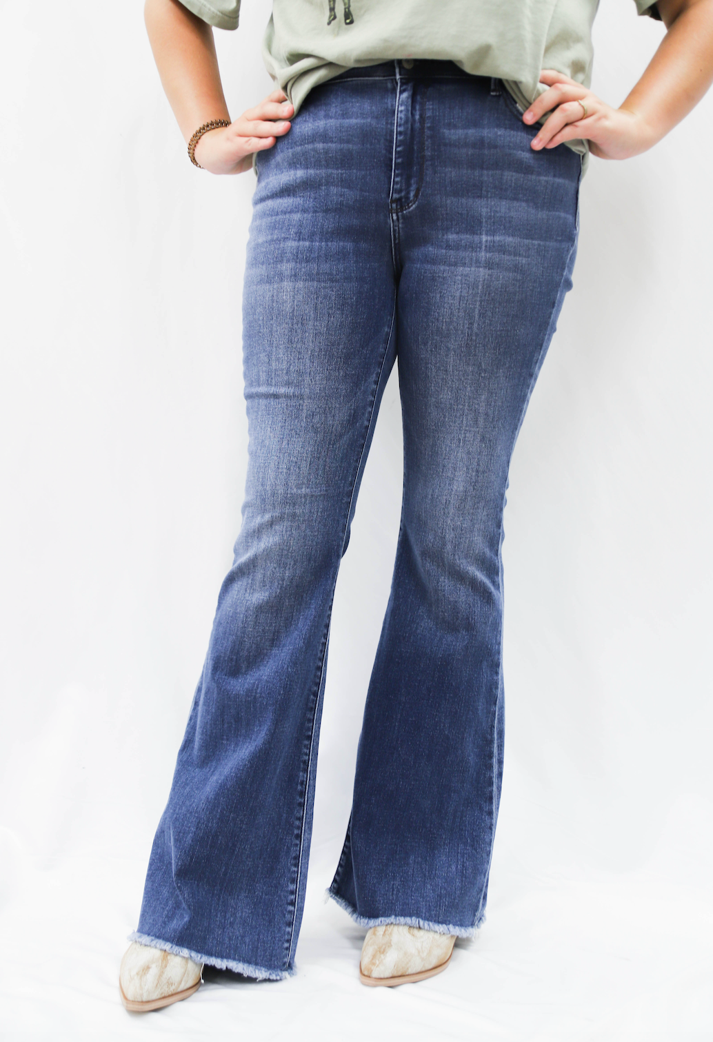 Judy Blue MR Vintage Wash Flare With Destroy And Fray Hem Jean