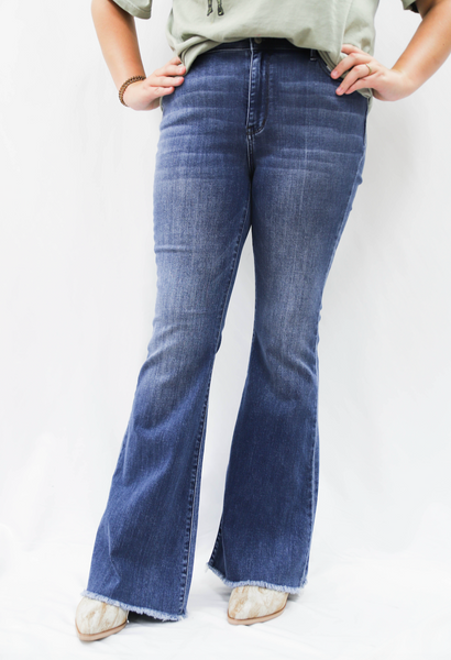 Judy Blue MR Vintage Wash Flare With Destroy And Fray Hem Jean